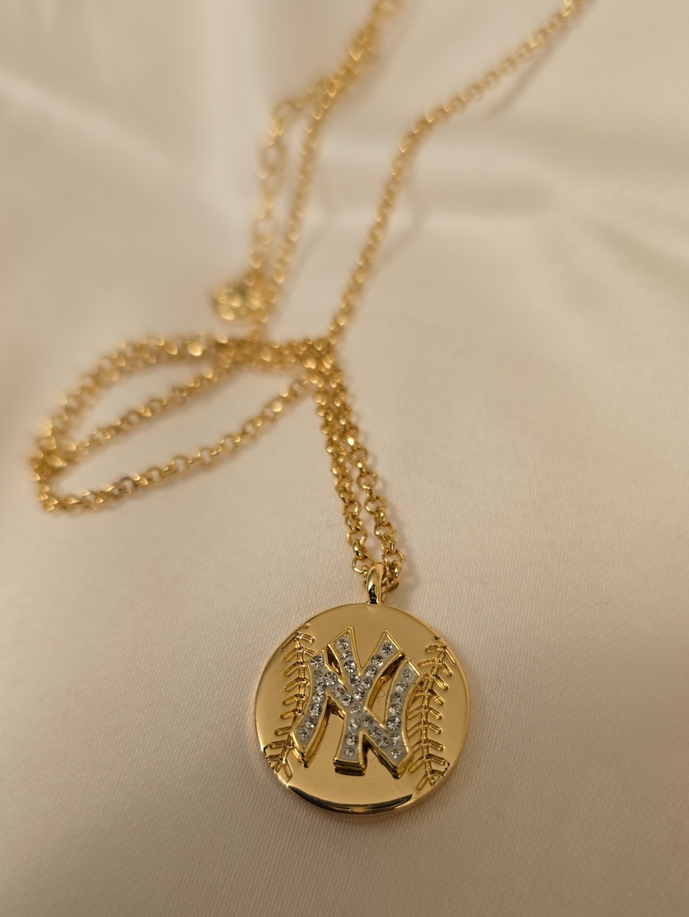 BaubleBar Official MLB New York Yankees Baseball Pendant Necklace - NEW